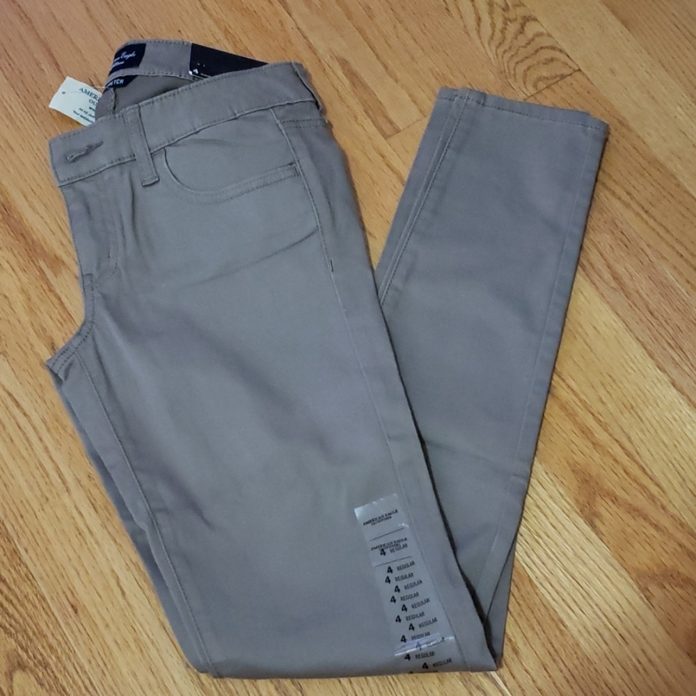 AE Women's Jeggings in Neutral NWT